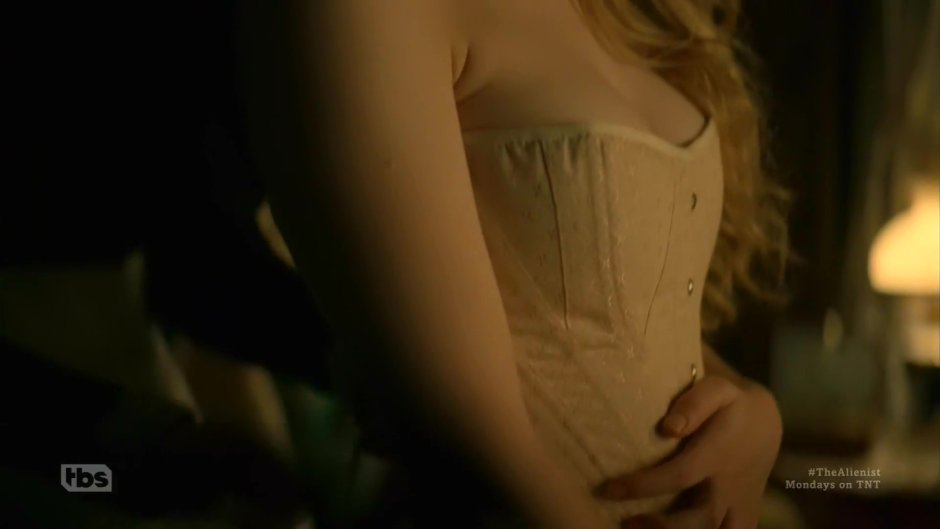 Dakota Fanning hot scenes