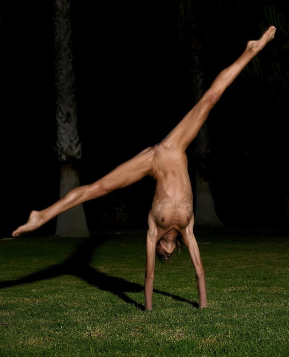 Naked women in vertical twine