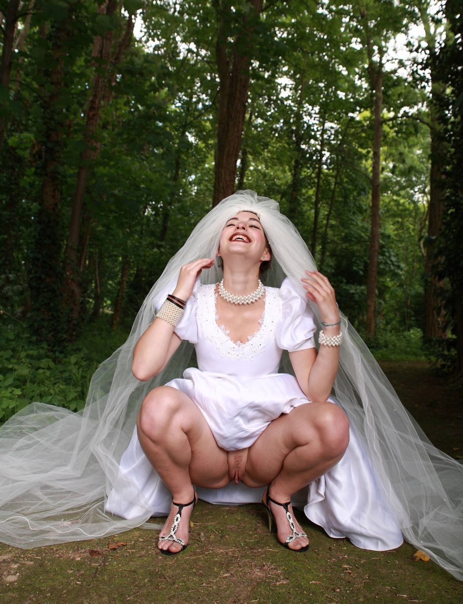 Wedding outfits in the style of nude