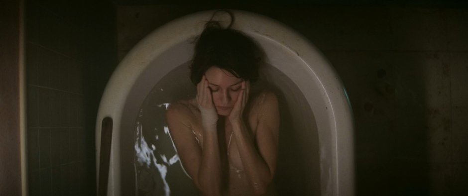 Paparazzi was photographed naked Naomi Watts