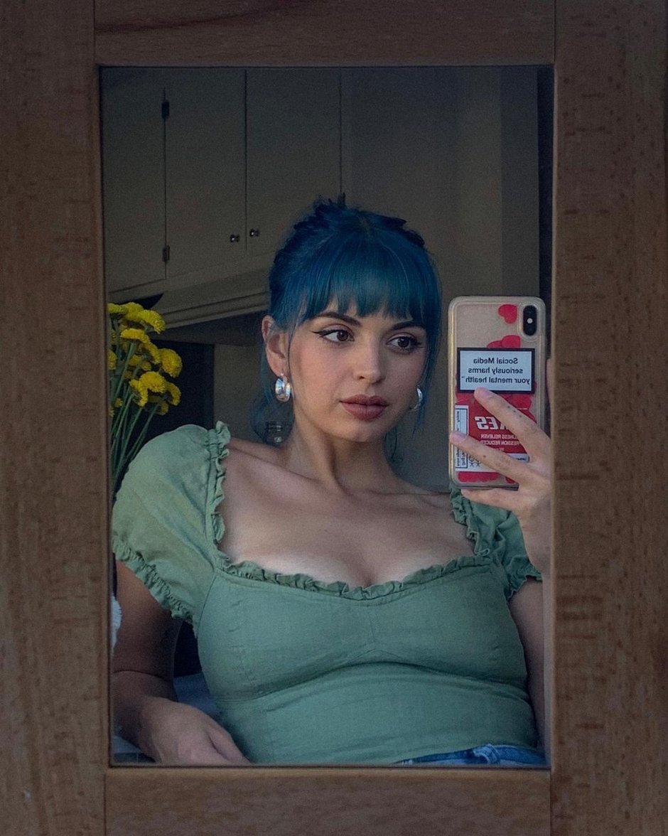 Instagram Rebecca Irwin