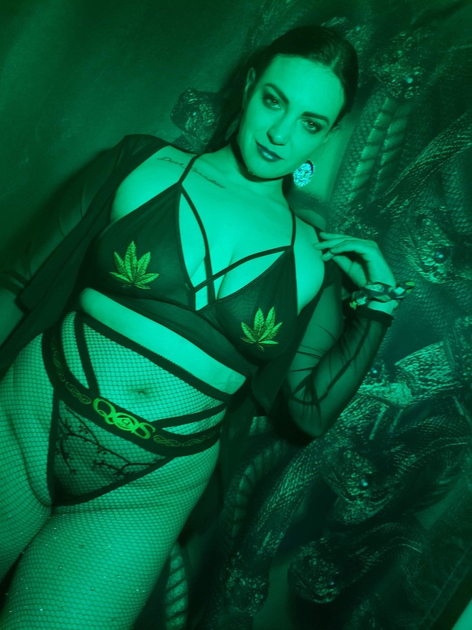 Lady Anaconda Qos