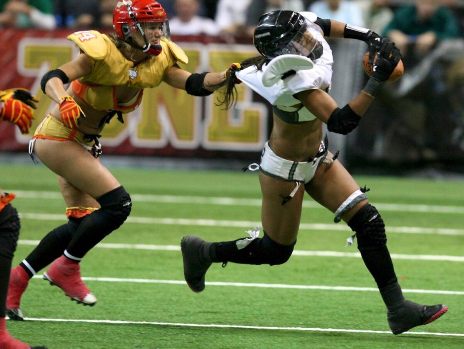 Women black -skinned American football