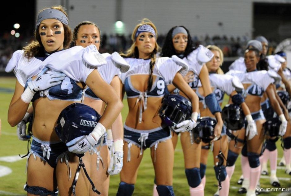 Angela Raipien, American football