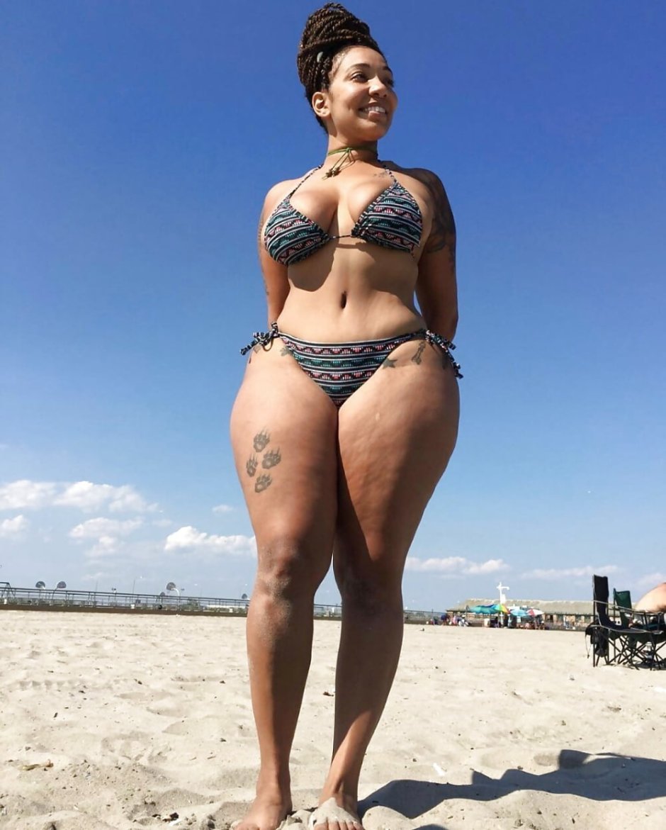 Naked black women with wide hips