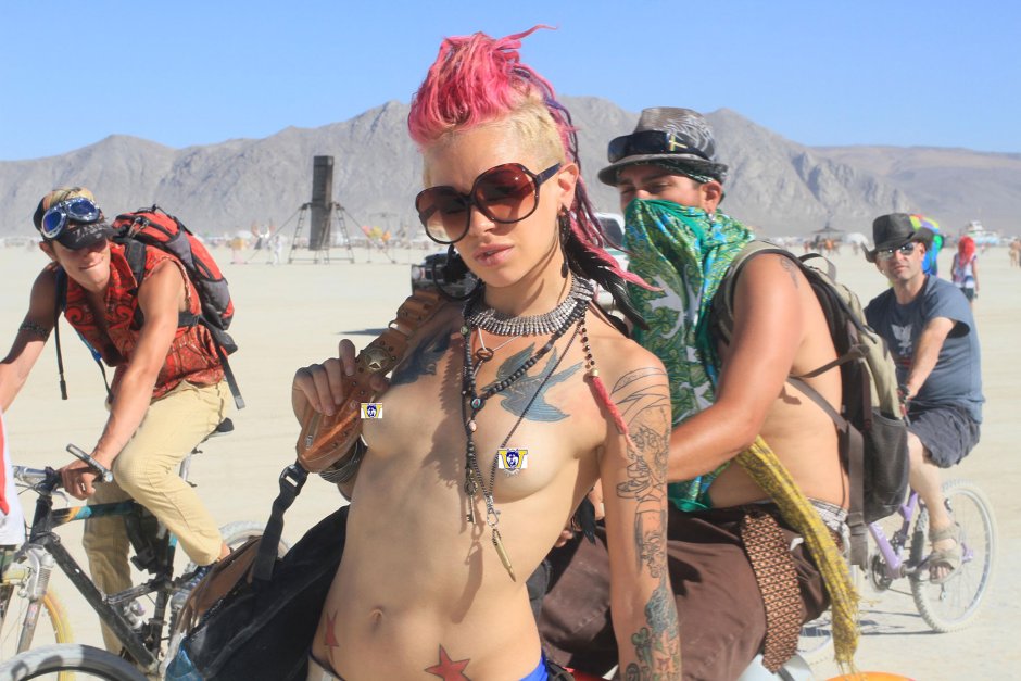 Festival Berning Menhm naked