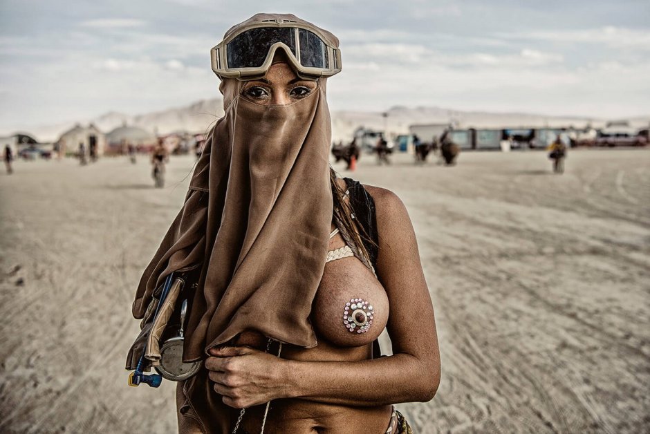 Berning Meng festival Nude