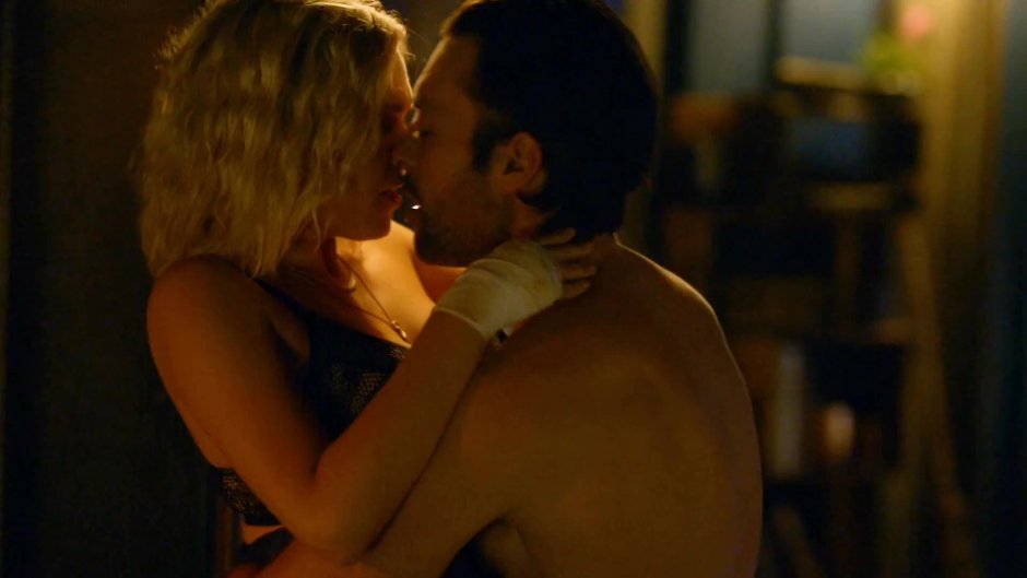 Erotic photos of Eliza Taylor