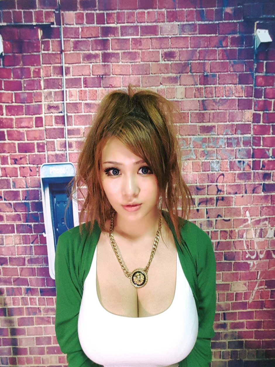Asian No Bra