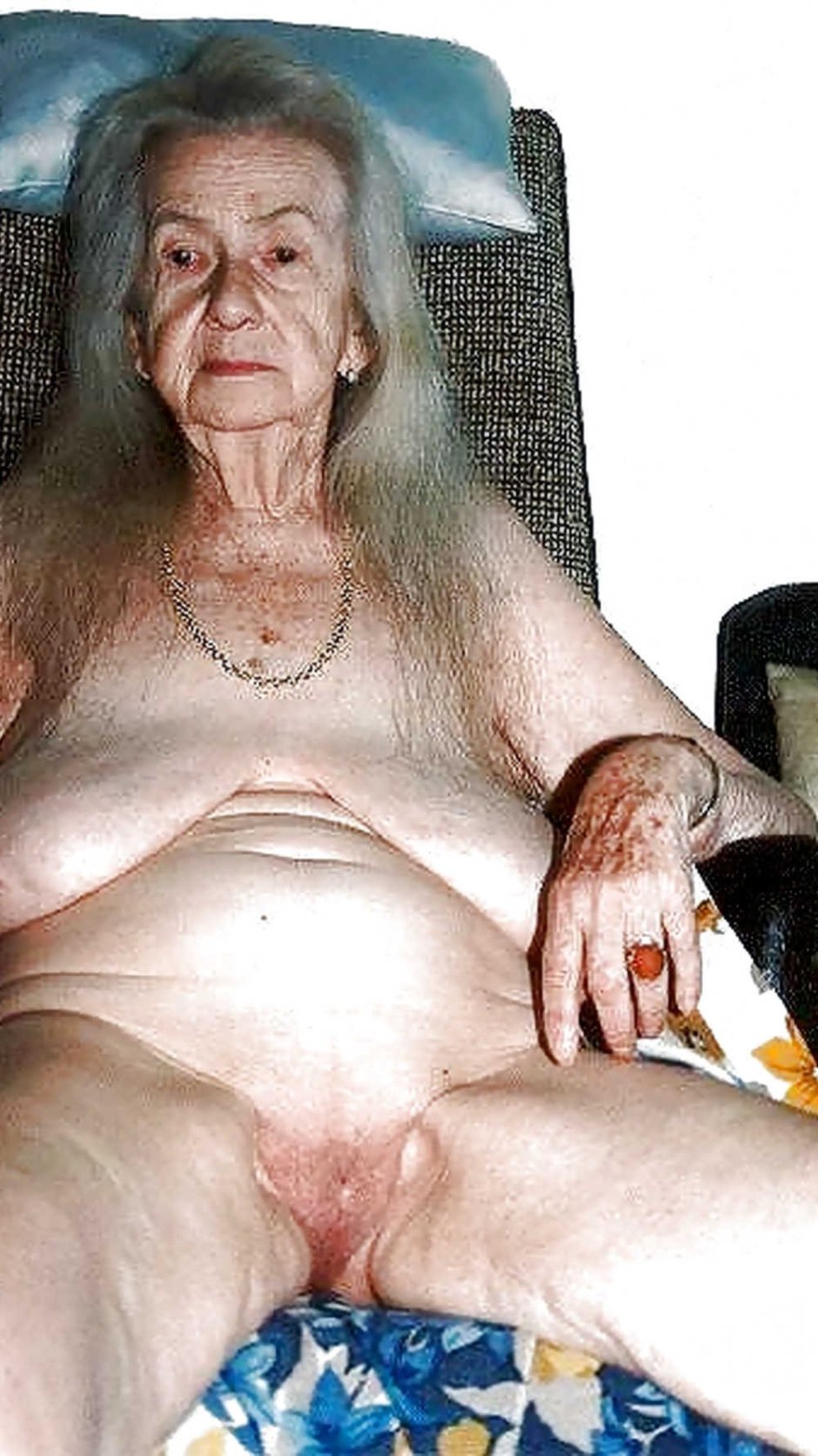 Naked thick old grandmothers