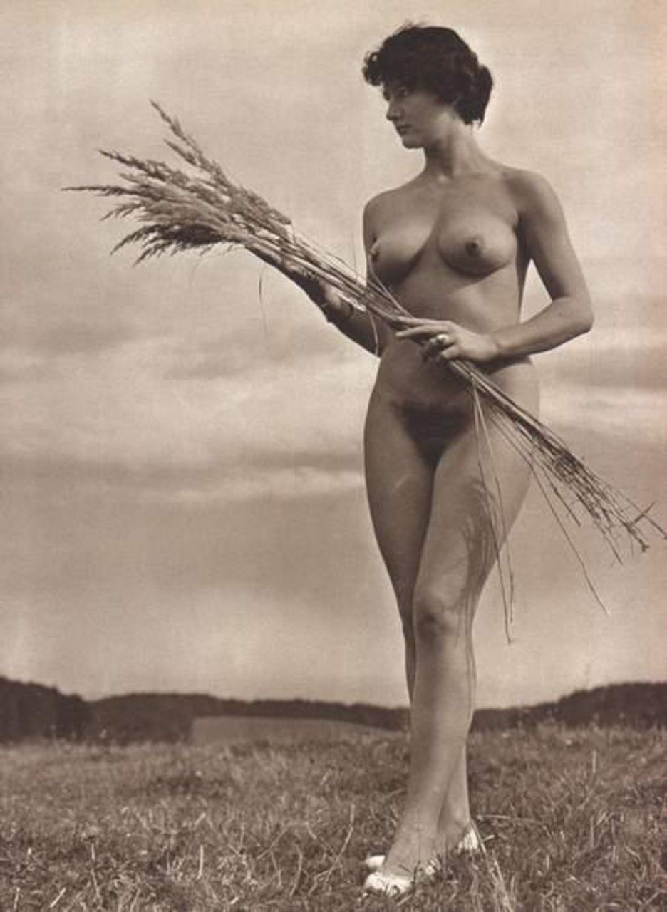 Retro girls with hairy pubes