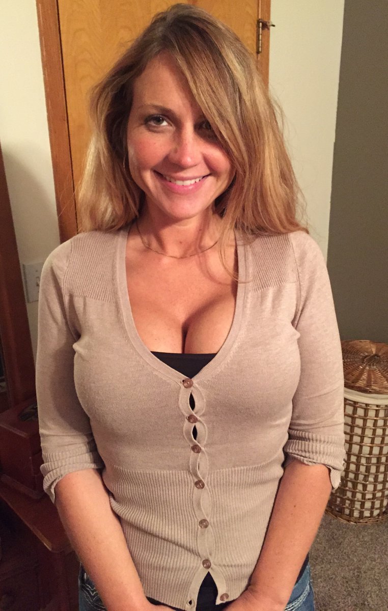 Milfy City Caroline Christmas episode
