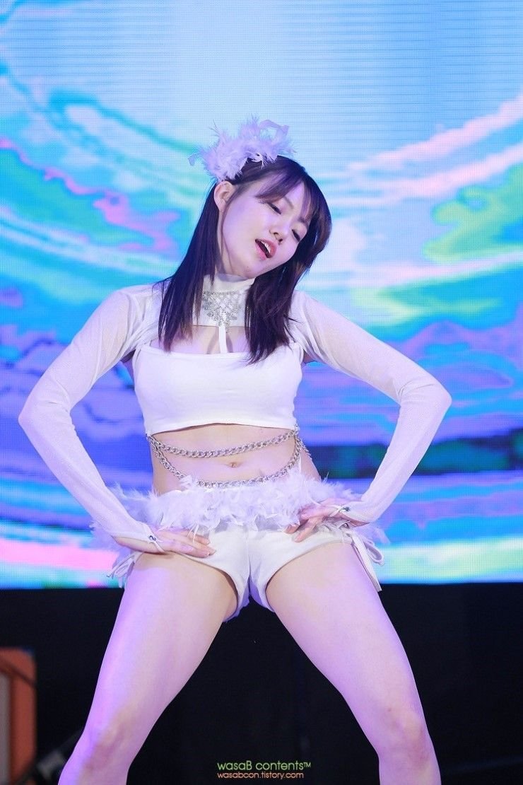 Jang Woooyoon Izone