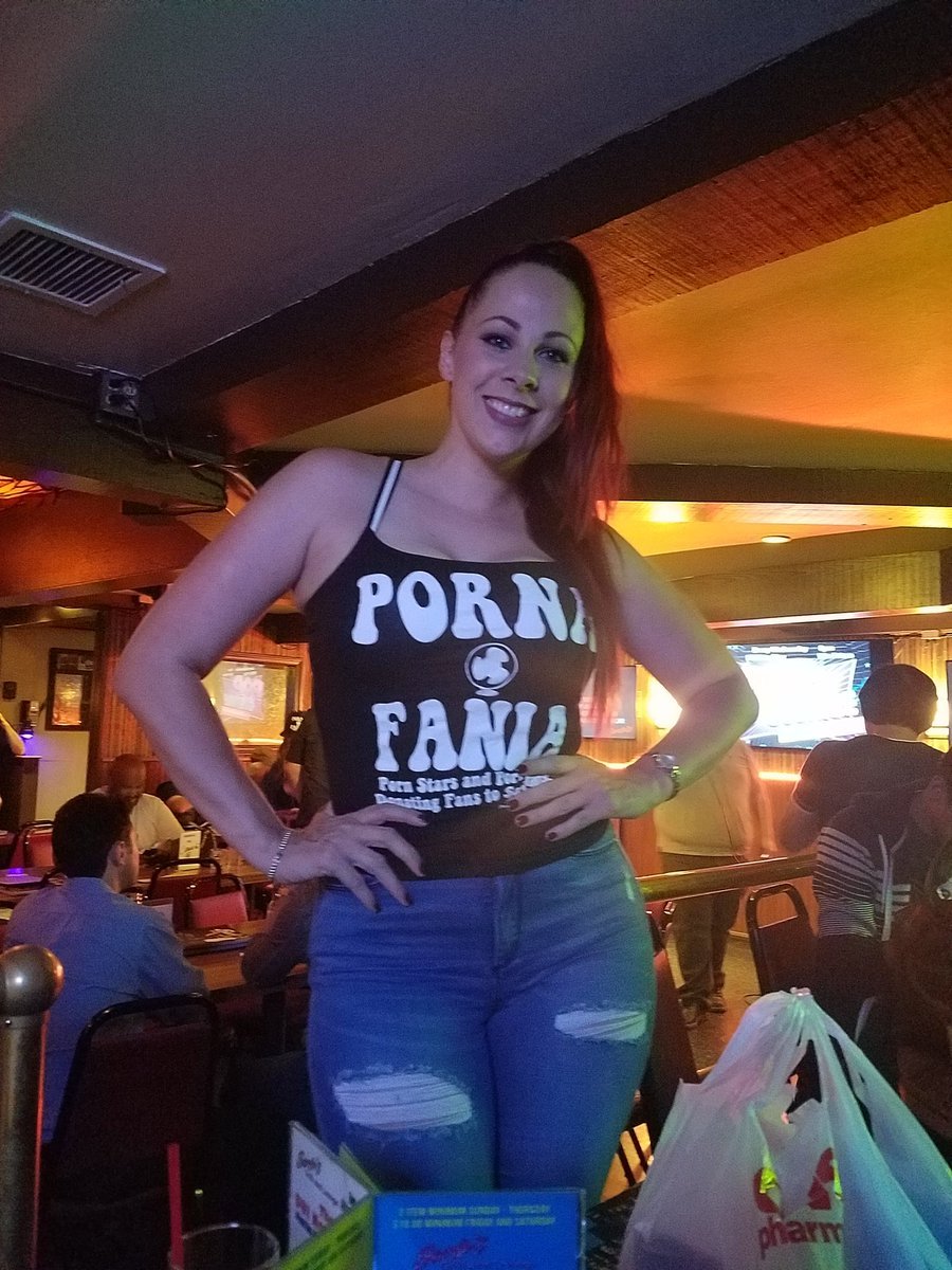 Jianna Michaels with a fan