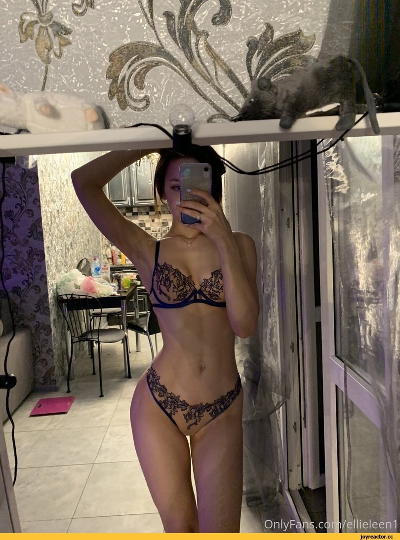 Erotic model Ellie Leen