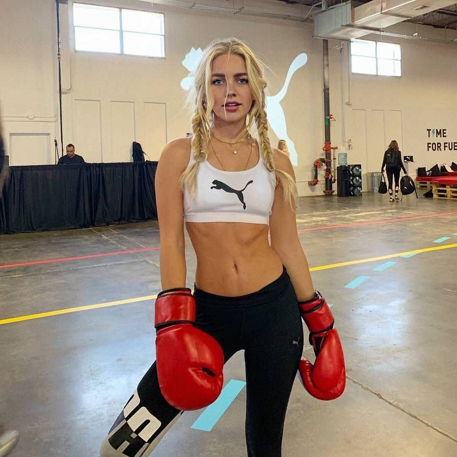 Toples Female Boxing