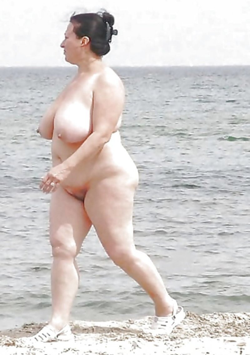 Mature full women on the beach
