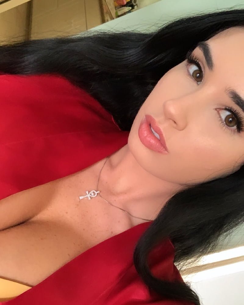 PARIS ROXANNE STOT NEEST