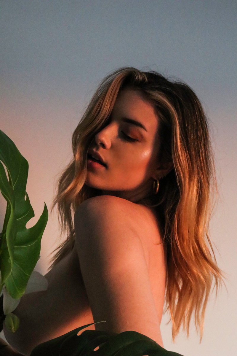 Loren Summer Naked Tits