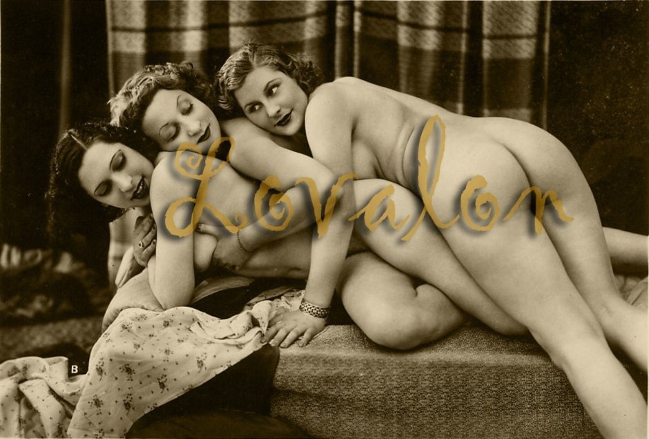 Naked women retro lesbia