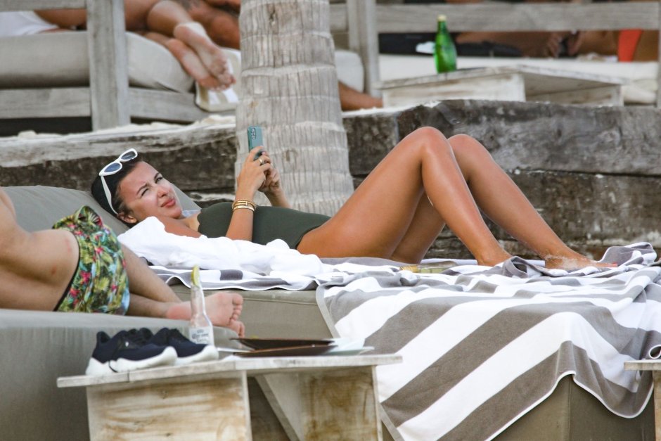 Sofia Vergar Topless