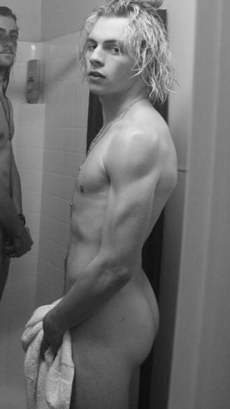 Mathieu Cashcan is naked