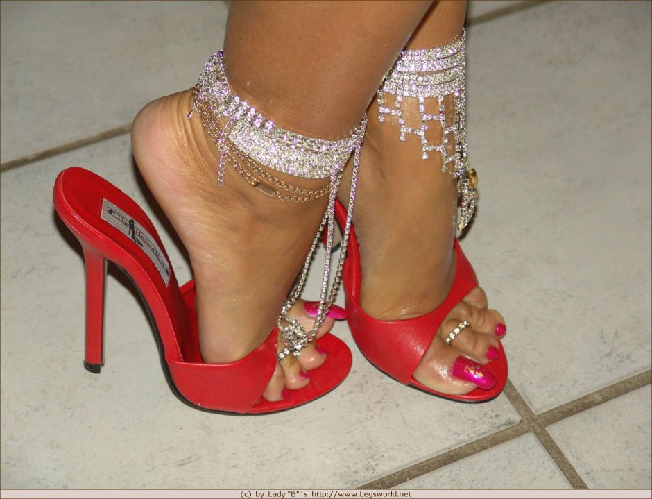 Lady Barbara Foot fetish