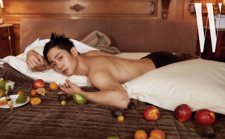 Jung He In with a naked torso
