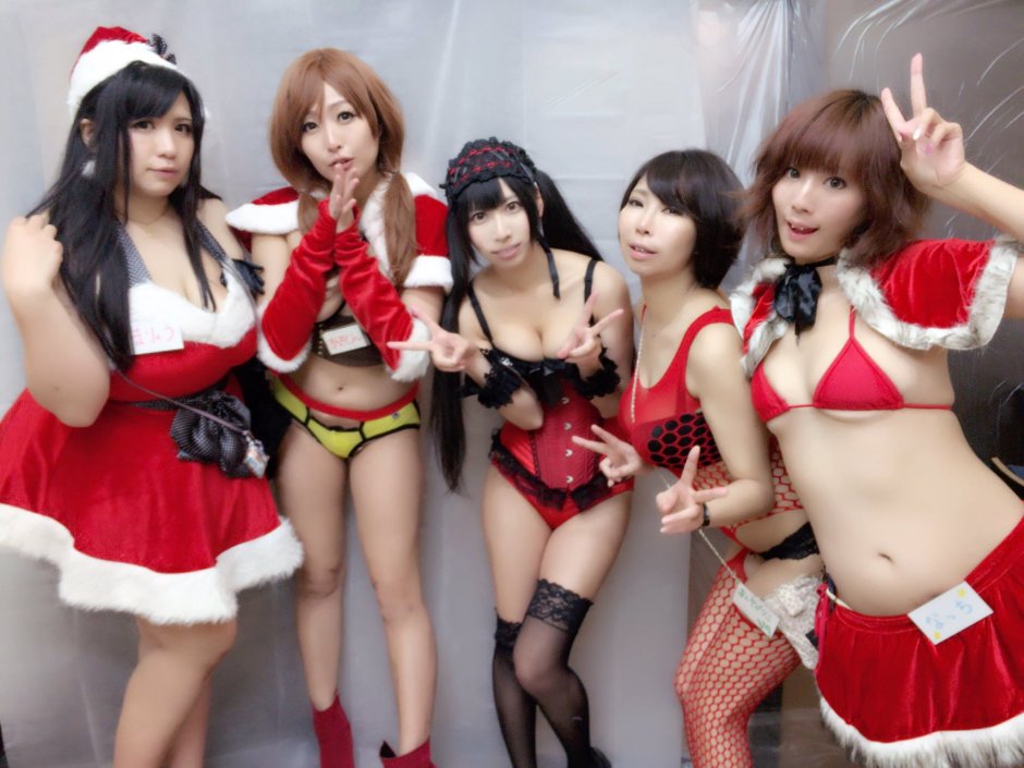 Women from cosplay cafes