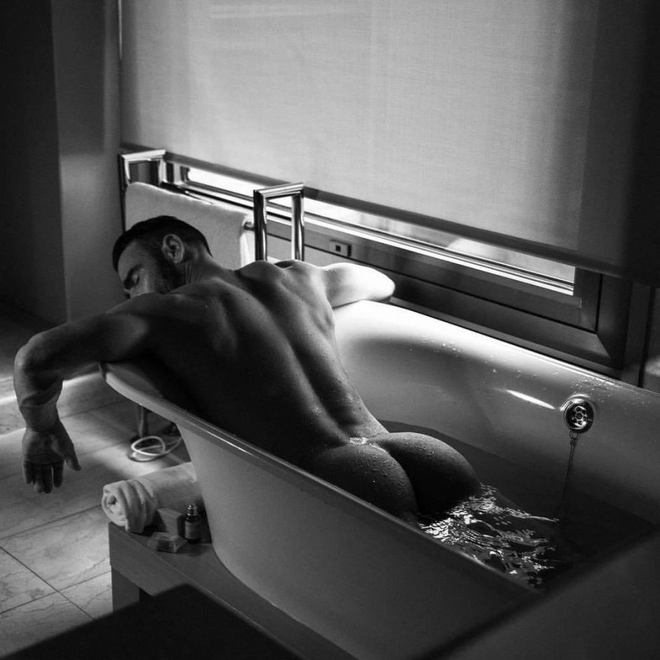 Beautiful in beautiful. G. Erotica