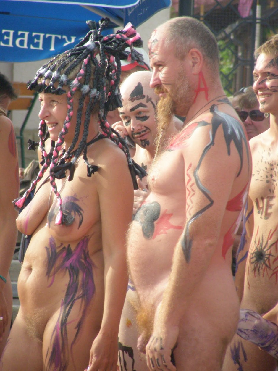 Family nudist bodyar