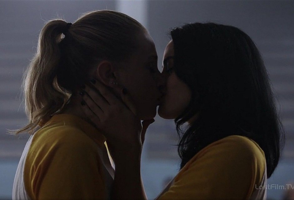 Series Riverdale Kiss Veronika