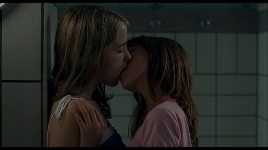 Lezkiss Tracy