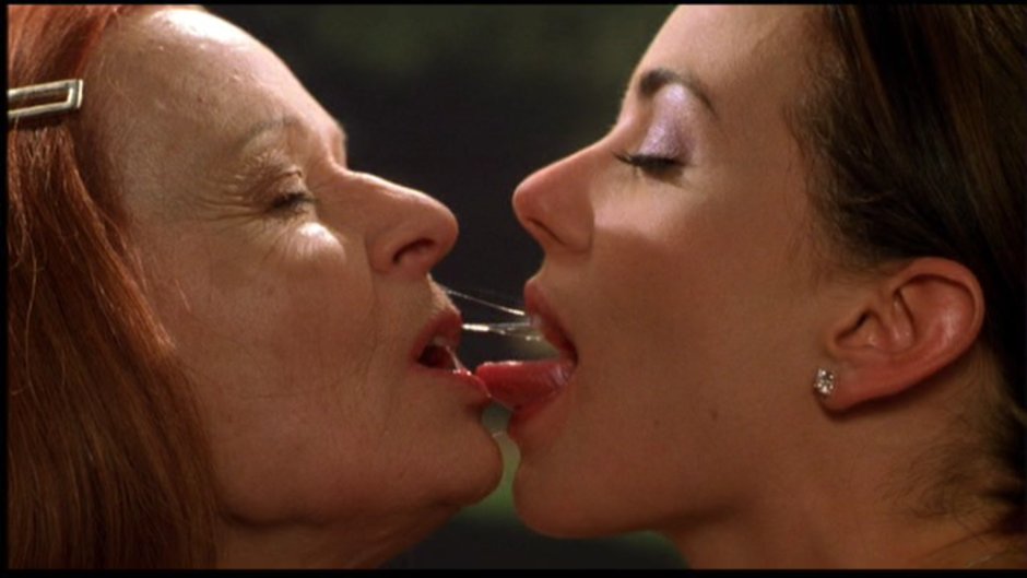 Mia Kirschner Kiss
