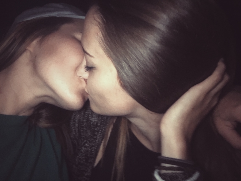 Kiss girls