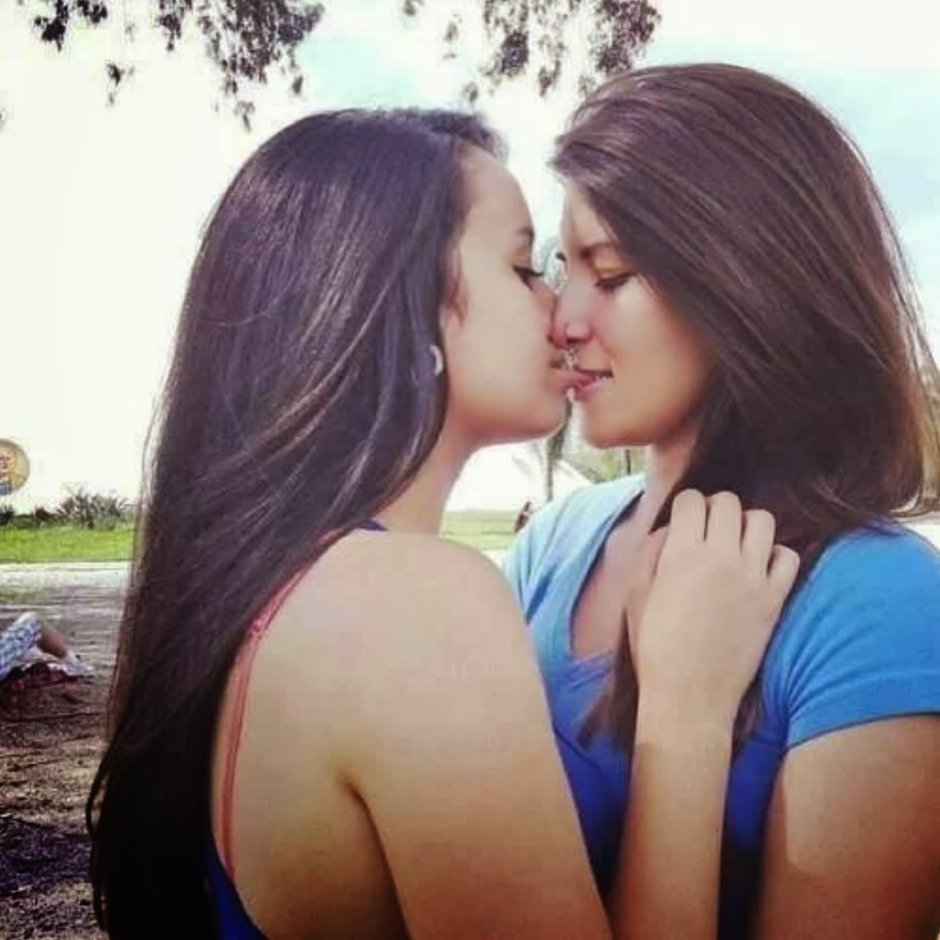 Kiss two girls without face