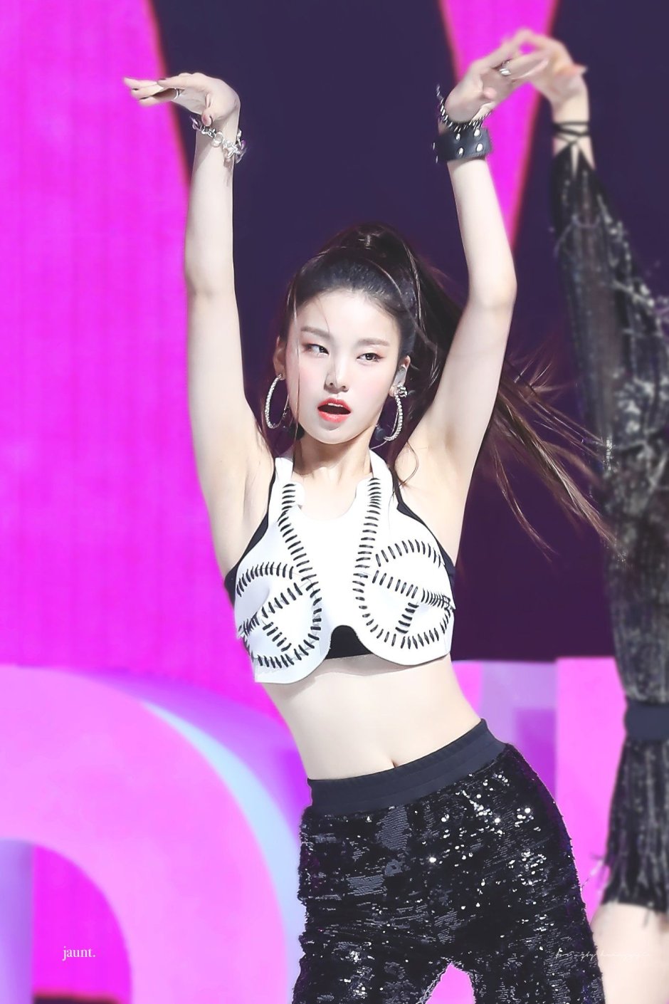 Momo Hot from TwiS