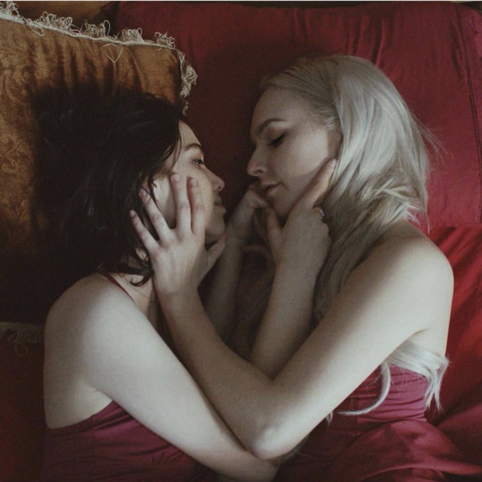 Girls lesbian aesthetics
