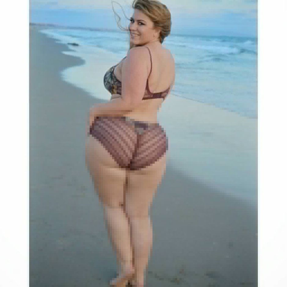 Letitia Thomas Model Plus Size stomach