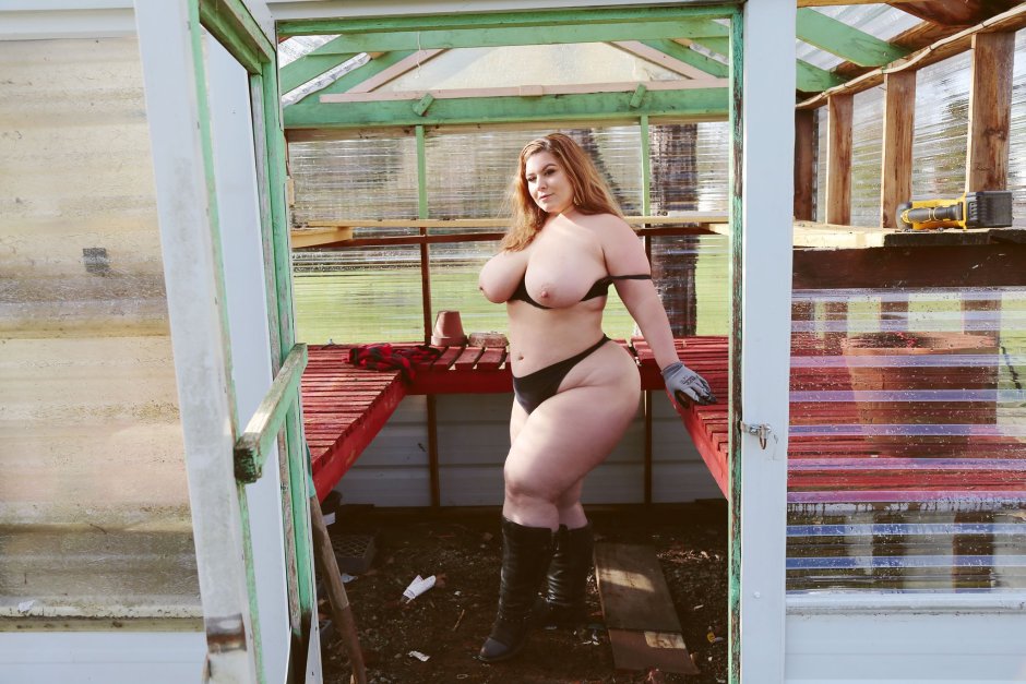 Model plus saz london Andrews