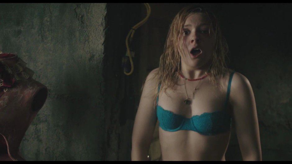 Ebigail Breslin in underwear