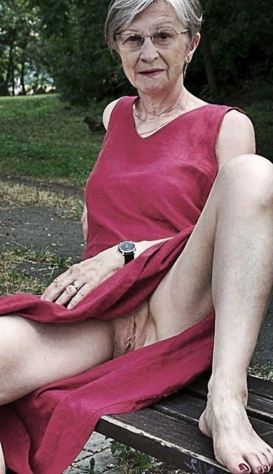 Mature without panties in transport