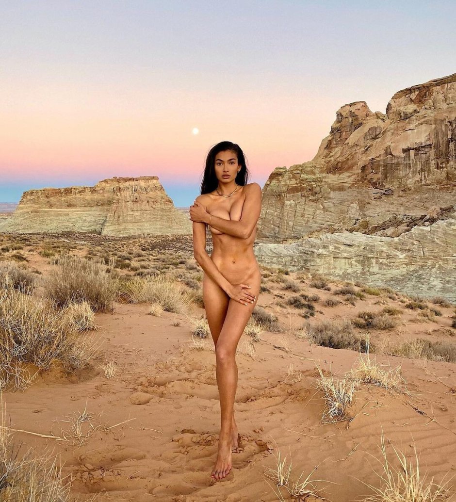 Naked chest Kelly Gale
