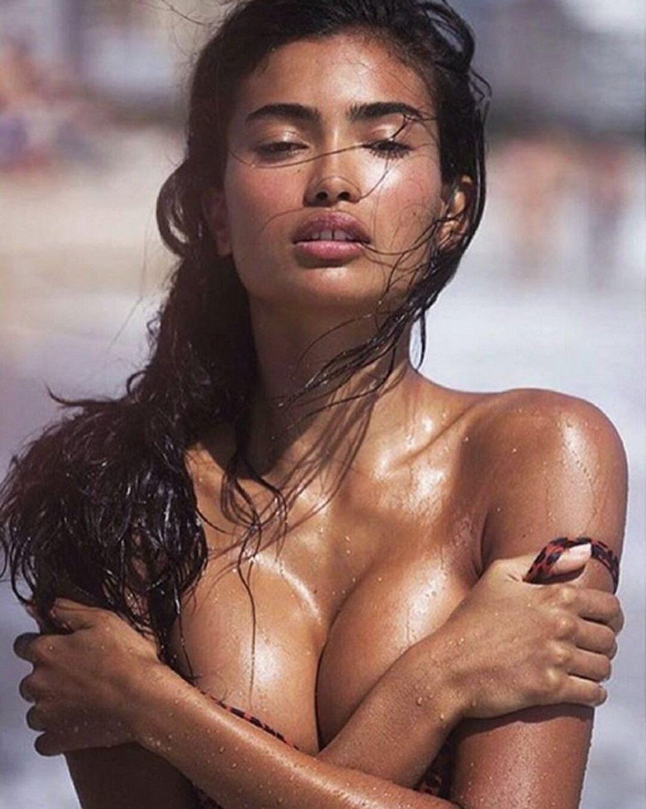 Kelly Gale Model Golaya