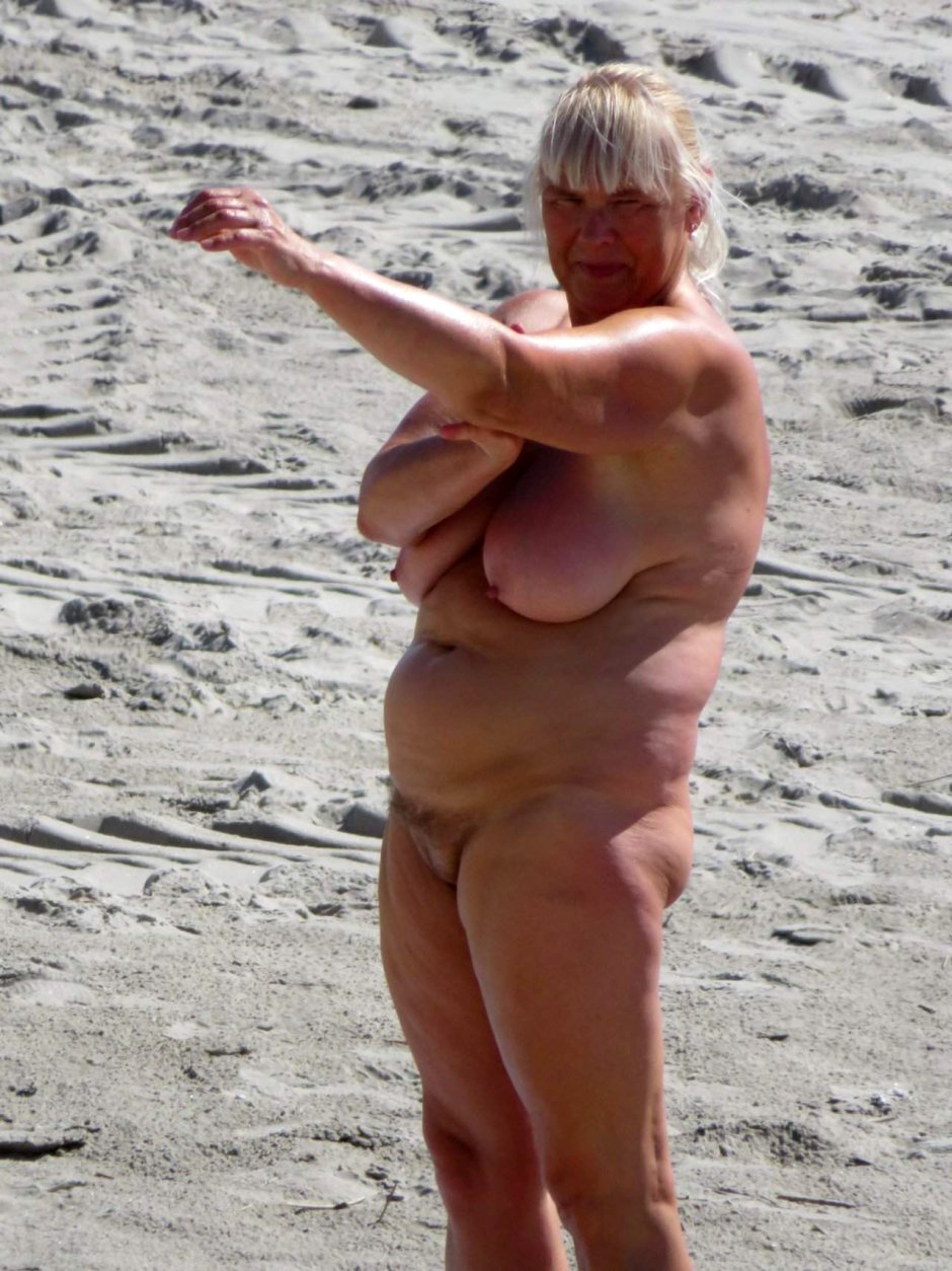 Matures on Fire: BBW Matures and Grannies at the Beach 201 Negro