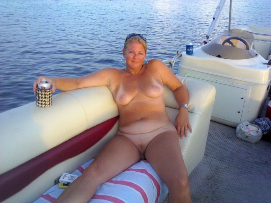 Naked low bbw