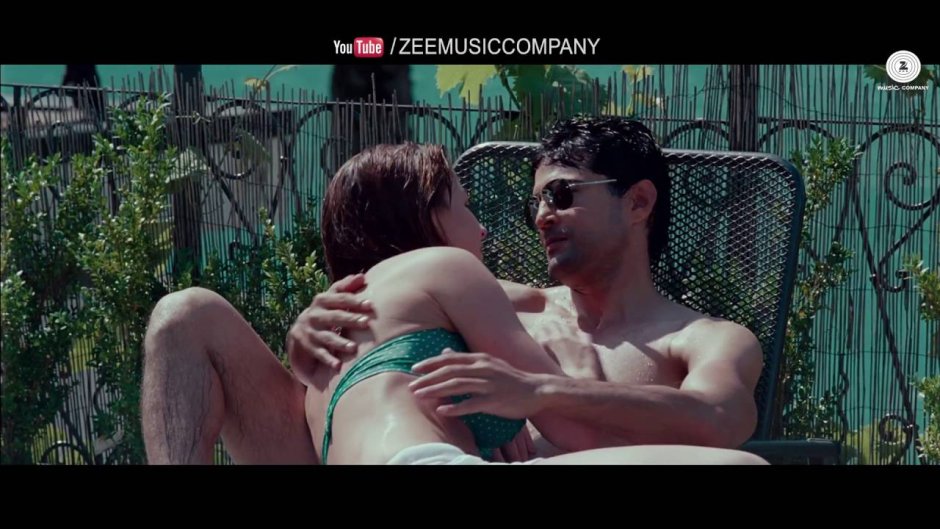 Katerina Murino Casino Royal 007 Kiss