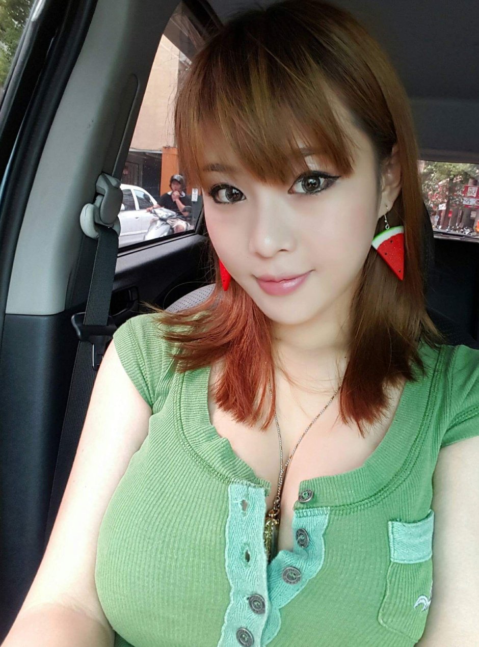 Ma YouRong neckline