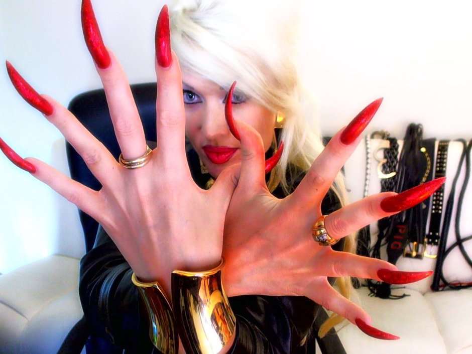 Alice Graiser Long Nails