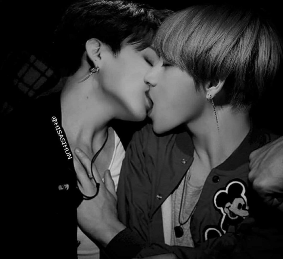 BTS Chonguk and Jimin Kiss